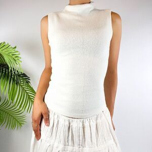 Women's Vintage White Classy Cottage Short Sleeve Knit Turtleneck Top / Small